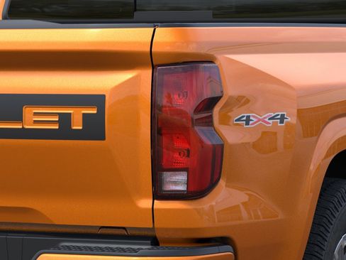 New 2025 Chevrolet Colorado LT w/ LT Convenience Package AWD/4WD image 11