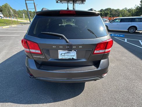 Used 2019 Dodge Journey SE w/ Premium Group FWD image 4