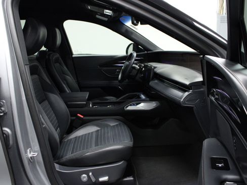 Used 2024 Lincoln Nautilus Reserve w/ Jet Appearance Package (87T) image 16