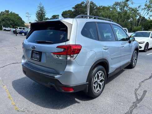 Used 2023 Subaru Forester Premium AWD/4WD image 3