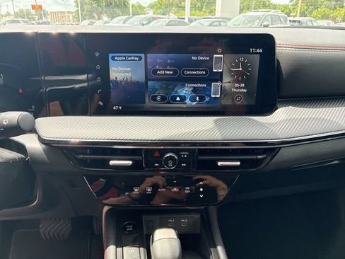 Used 2025 Nissan Kicks SR FWD image 24