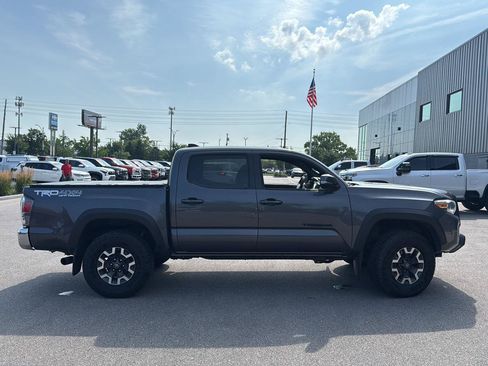 Used 2020 Toyota Tacoma TRD Off-Road AWD/4WD image 2