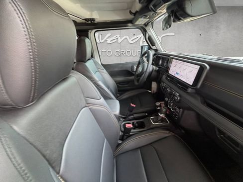 Used 2025 Jeep Gladiator Sport AWD/4WD image 30