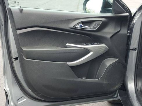 Used 2024 Chevrolet Trax RS w/ Sunroof Package FWD image 21