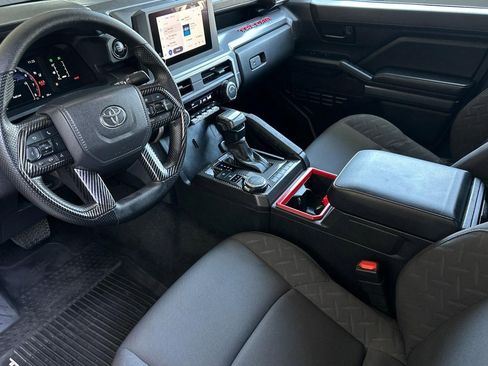 Used 2025 Toyota Tacoma SR5 AWD/4WD image 4