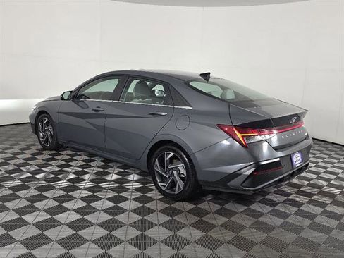 Used 2024 Hyundai Elantra Limited FWD image 7