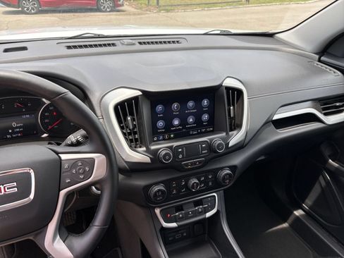 Used 2024 GMC Terrain SLT AWD/4WD image 17