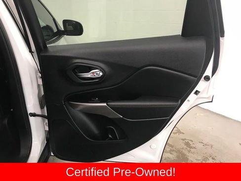 Certified 2022 Jeep Cherokee Latitude Lux w/ Sun & Sound Group image 32