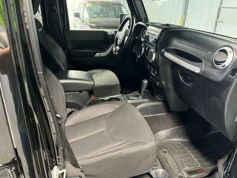 Used 2014 Jeep Wrangler Unlimited Sahara w/ Max Tow Package image 11