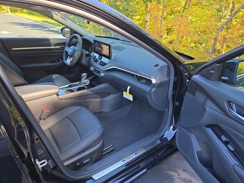 New 2025 Nissan Altima 2.5 SL image 13