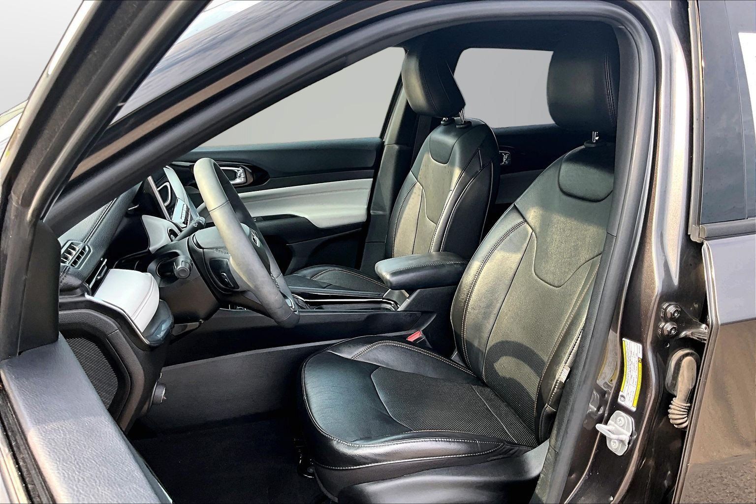 Used 2023 Jeep Compass Limited AWD/4WD image 16