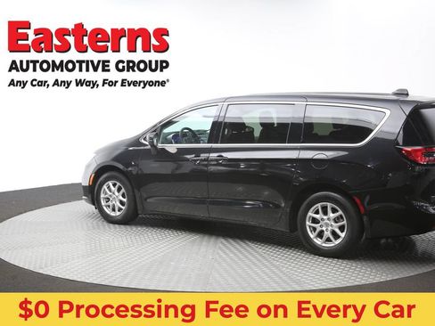 Used 2023 Chrysler Pacifica Touring-L FWD image 63