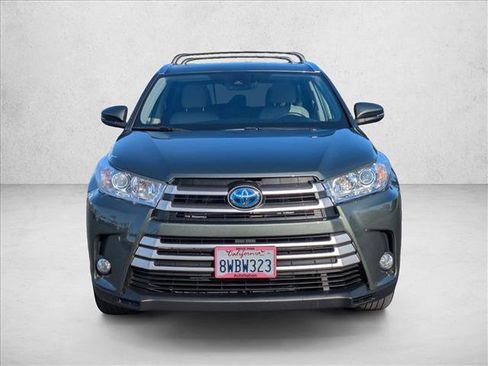 Certified 2019 Toyota Highlander XLE AWD/4WD image 2