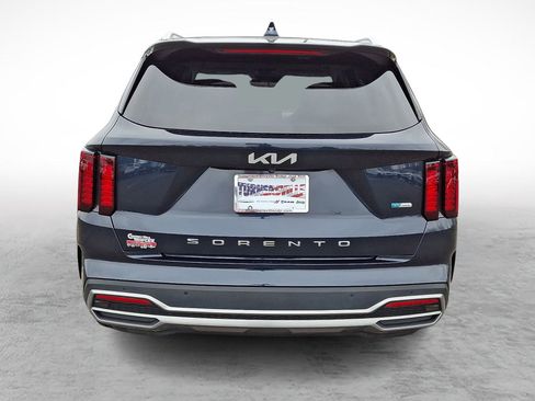 Used 2022 Kia Sorento S image 4