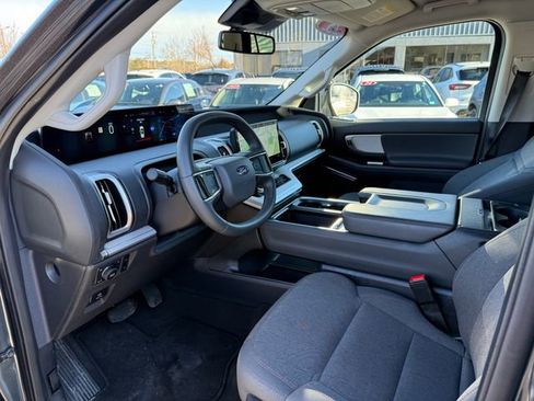 Used 2025 Ford Expedition Max Active image 3