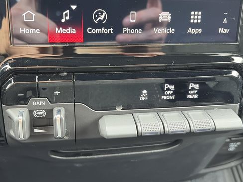 Used 2025 RAM 1500 Big Horn AWD/4WD image 11