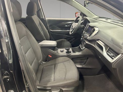 Used 2024 GMC Terrain SLE image 17