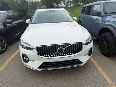 Used 2023 Volvo XC60 B5 Plus AWD/4WD image 2