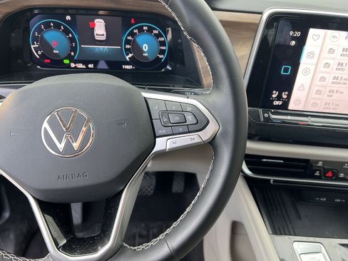 Certified 2025 Volkswagen Atlas SE w/ Panoramic Sunroof Package image 19