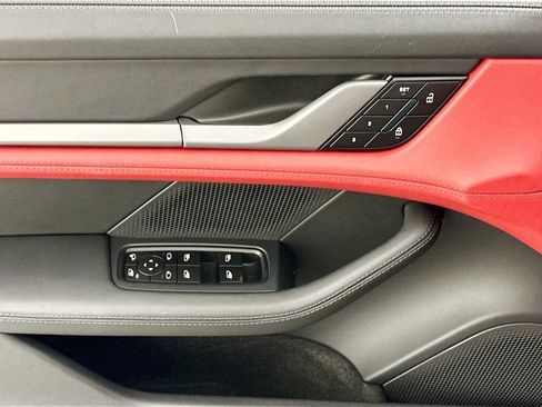 Used 2025 Porsche Taycan image 19