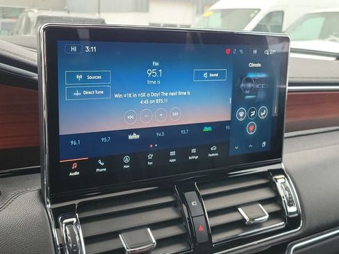 Used 2023 Lincoln Navigator Reserve AWD/4WD image 16
