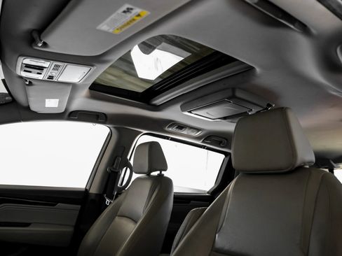 Used 2019 Honda Odyssey Elite image 4