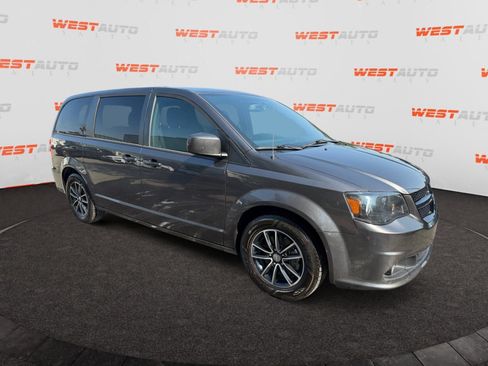 Used 2018 Dodge Grand Caravan SE FWD image 7
