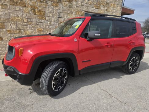 Used 2017 Jeep Renegade Trailhawk w/ Premium Trailhawk Package image 2