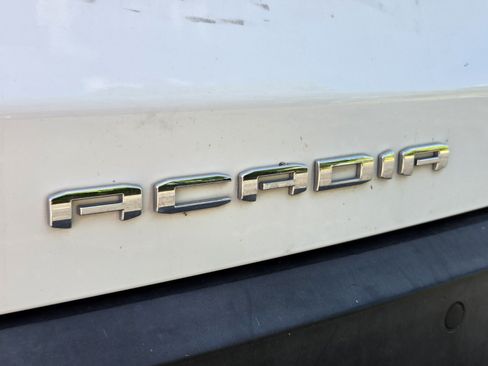 Certified 2023 GMC Acadia SLT FWD image 15