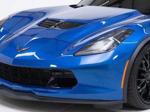 Used 2016 Chevrolet Corvette Z06 w/ 3LZ Preferred Equipment Group image 9