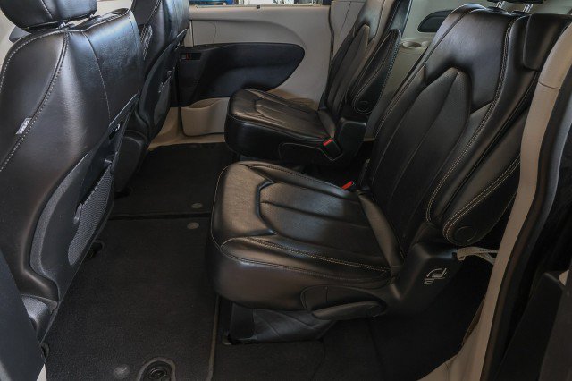 Used 2023 Chrysler Pacifica Touring-L FWD image 28