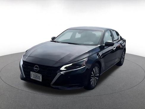 Used 2025 Nissan Altima 2.5 SV FWD image 6