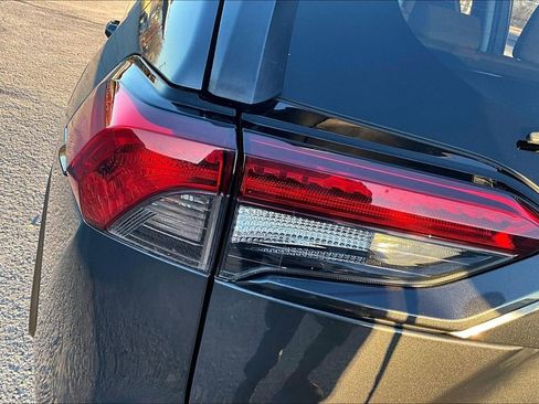 Used 2021 Toyota RAV4 XLE w/ Convenience Package image 23