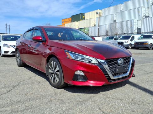 Used 2019 Nissan Altima 2.5 SV image 1