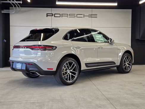 Used 2025 Porsche Macan Base image 6