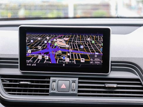 Used 2020 Audi Q5 e Premium Plus w/ Premium Plus Package image 18