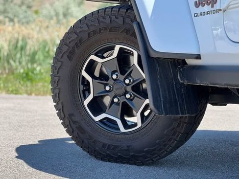 Used 2021 Jeep Gladiator Rubicon w/ Dual Top Group AWD/4WD image 13