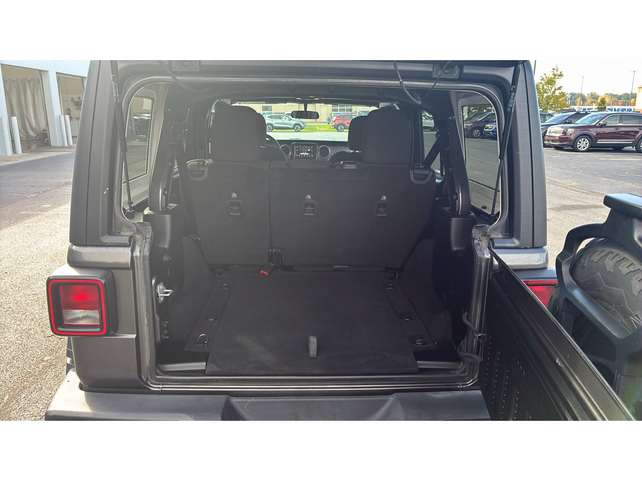 Used 2019 Jeep Wrangler Unlimited Sport S AWD/4WD image 9