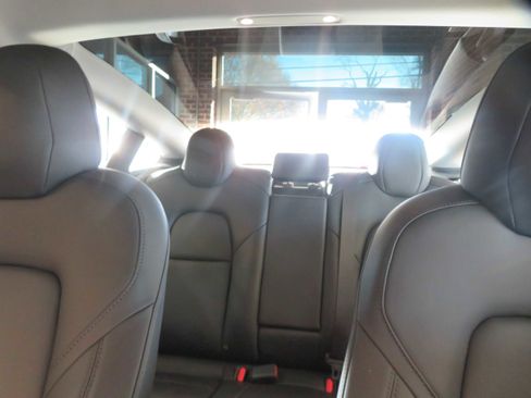 Used 2019 Tesla Model 3 Performance image 31