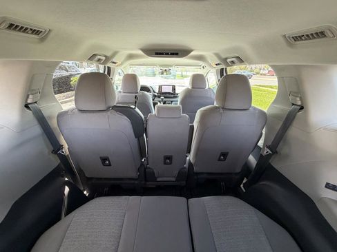 Used 2021 Toyota Sienna LE FWD image 29