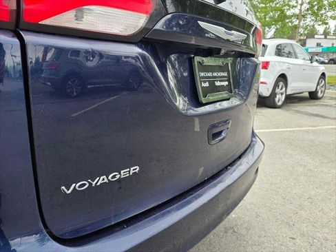 Used 2020 Chrysler Voyager Lxi FWD image 14