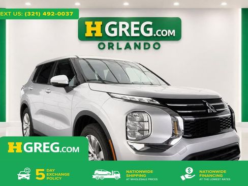 Used 2025 Mitsubishi Outlander ES FWD image 1