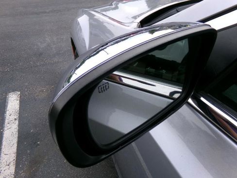 Used 2018 Chrysler 300 Limited image 10