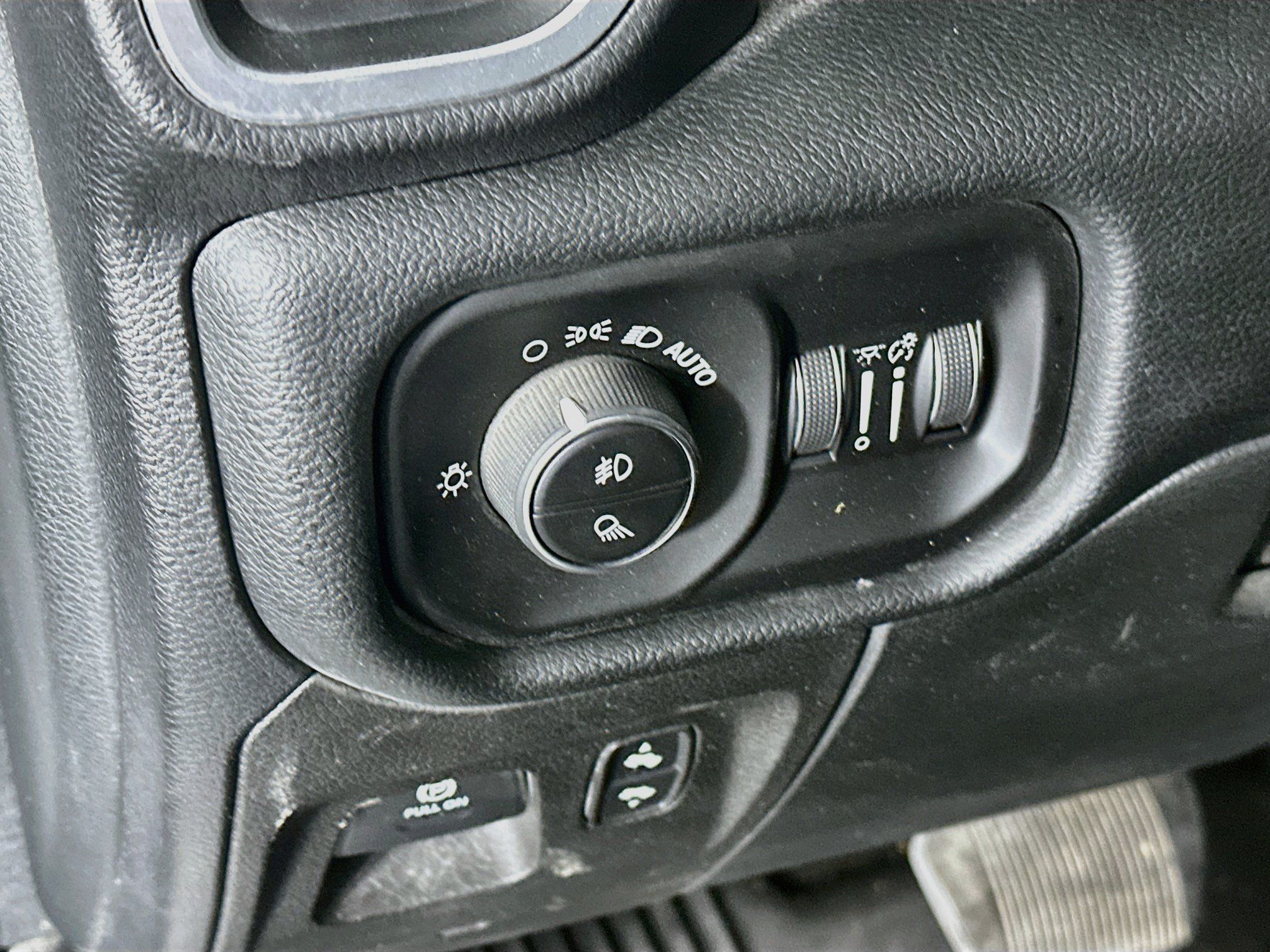 Used 2020 RAM 1500 Laramie w/ Sport Appearance Package AWD/4WD image 17