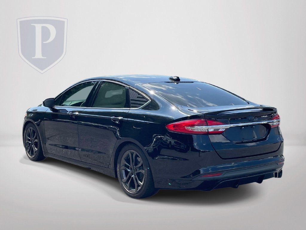 Used 2018 Ford Fusion SE w/ Equipment Group 201A FWD image 6