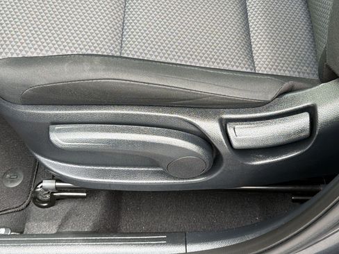 Used 2025 Kia Soul LX w/ LX Technology Package FWD image 15