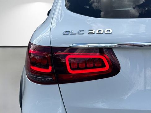 Used 2020 Mercedes-Benz GLC 300 4MATIC image 10