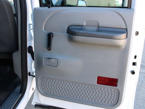 Used 2004 Ford F450 XL image 24