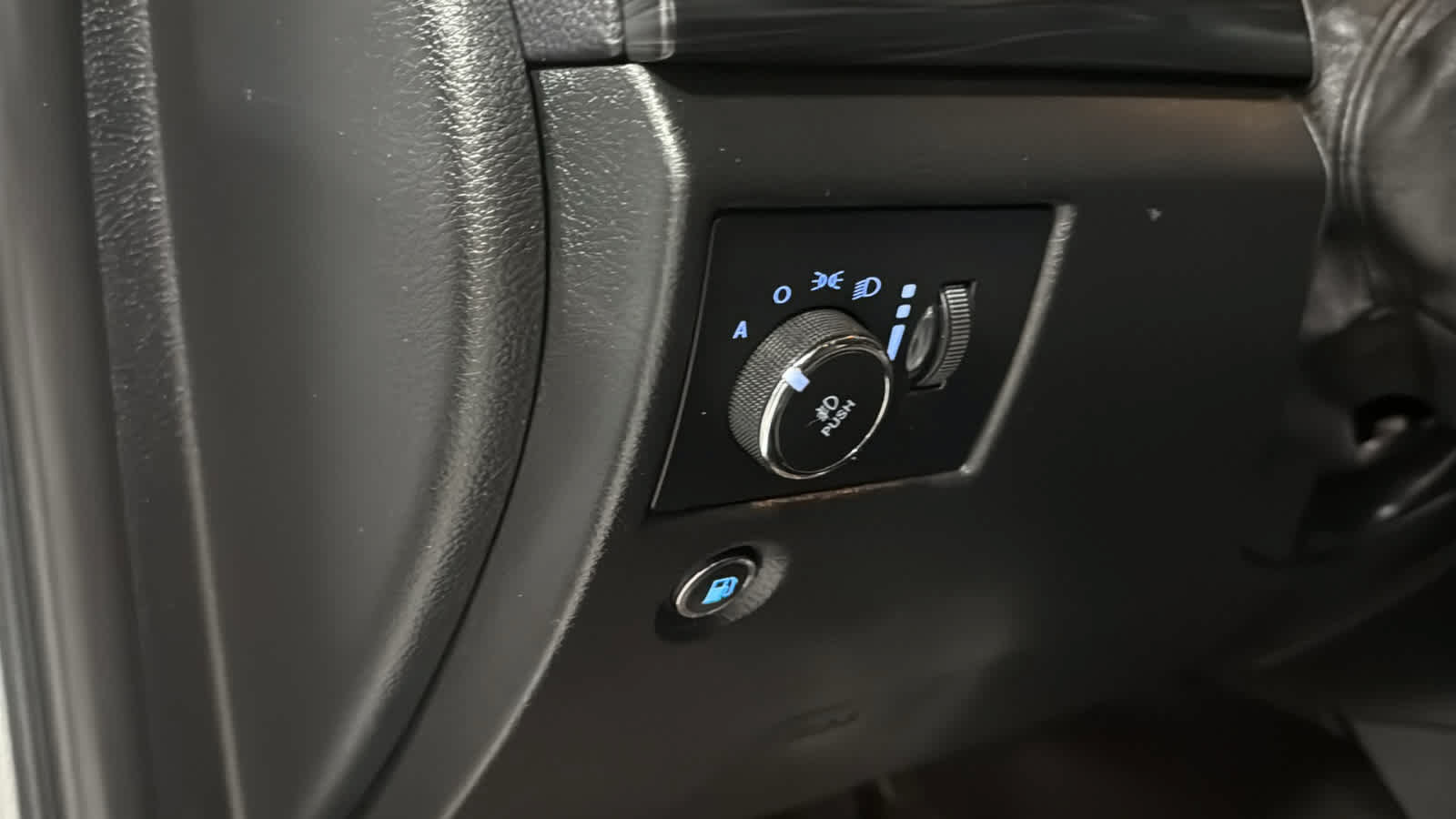 Used 2020 Jeep Grand Cherokee Altitude AWD/4WD image 22