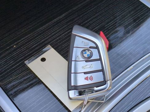 Used 2022 BMW 750i xDrive w/ Executive Package image 31